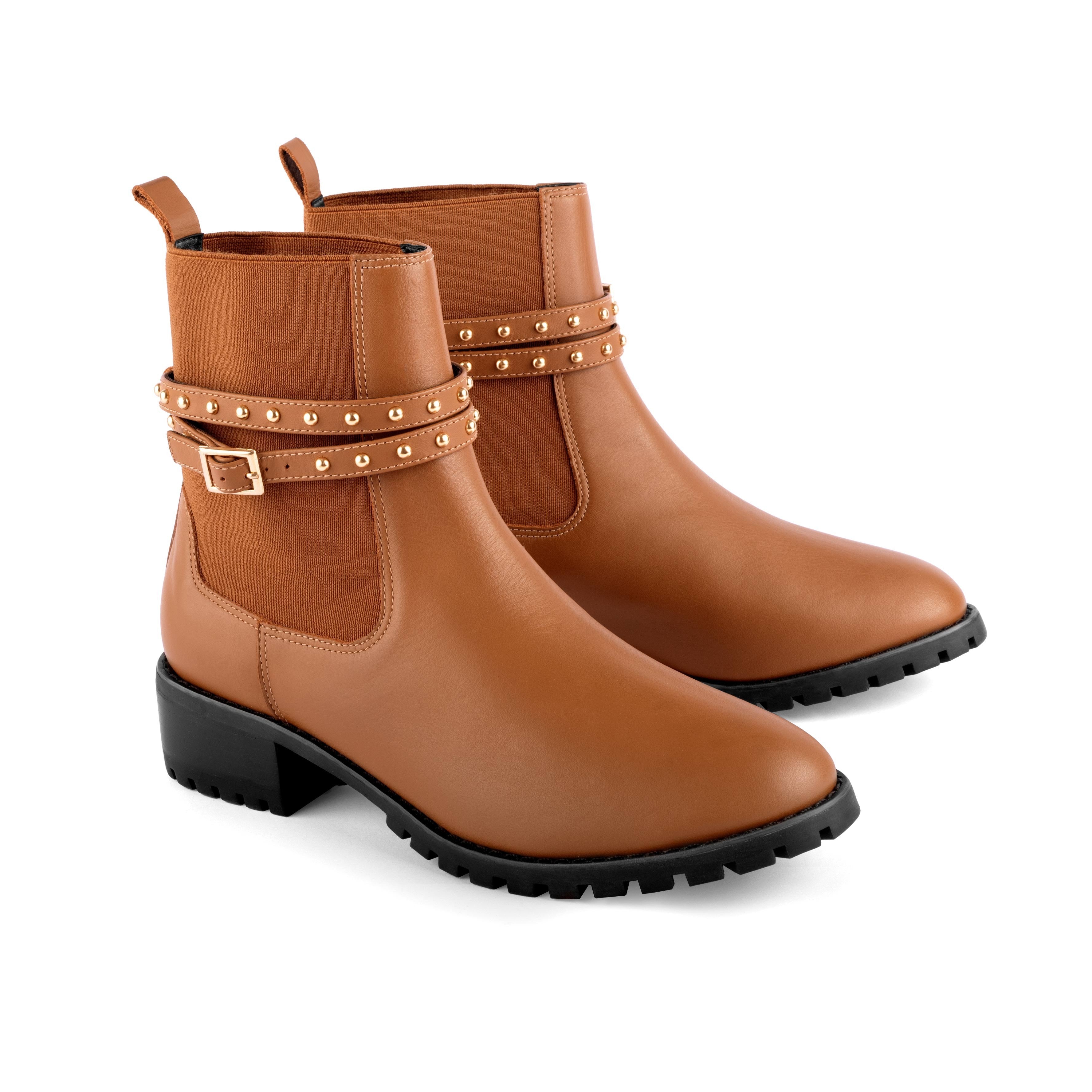 Bota Débora Camelo