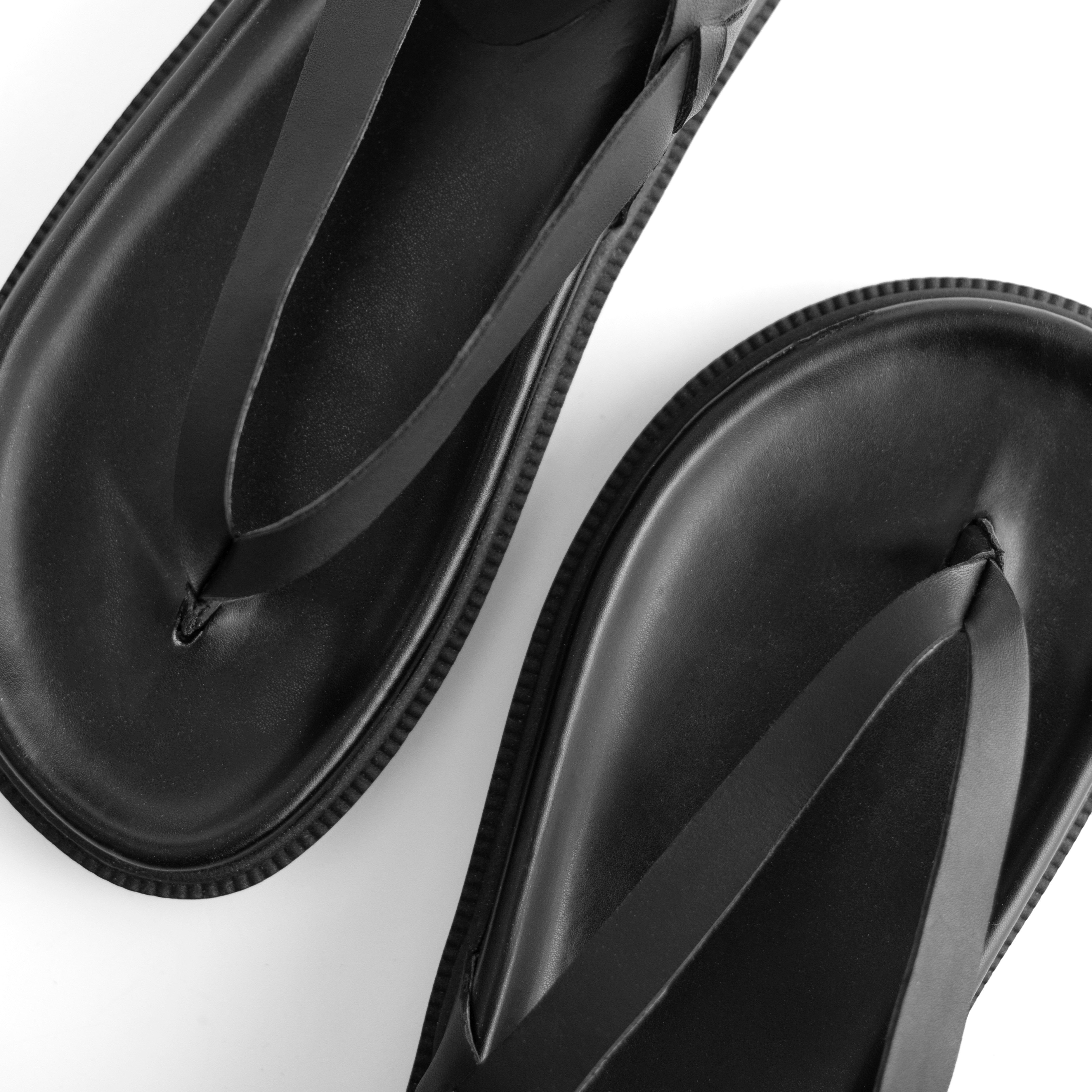 Flat Susana Black