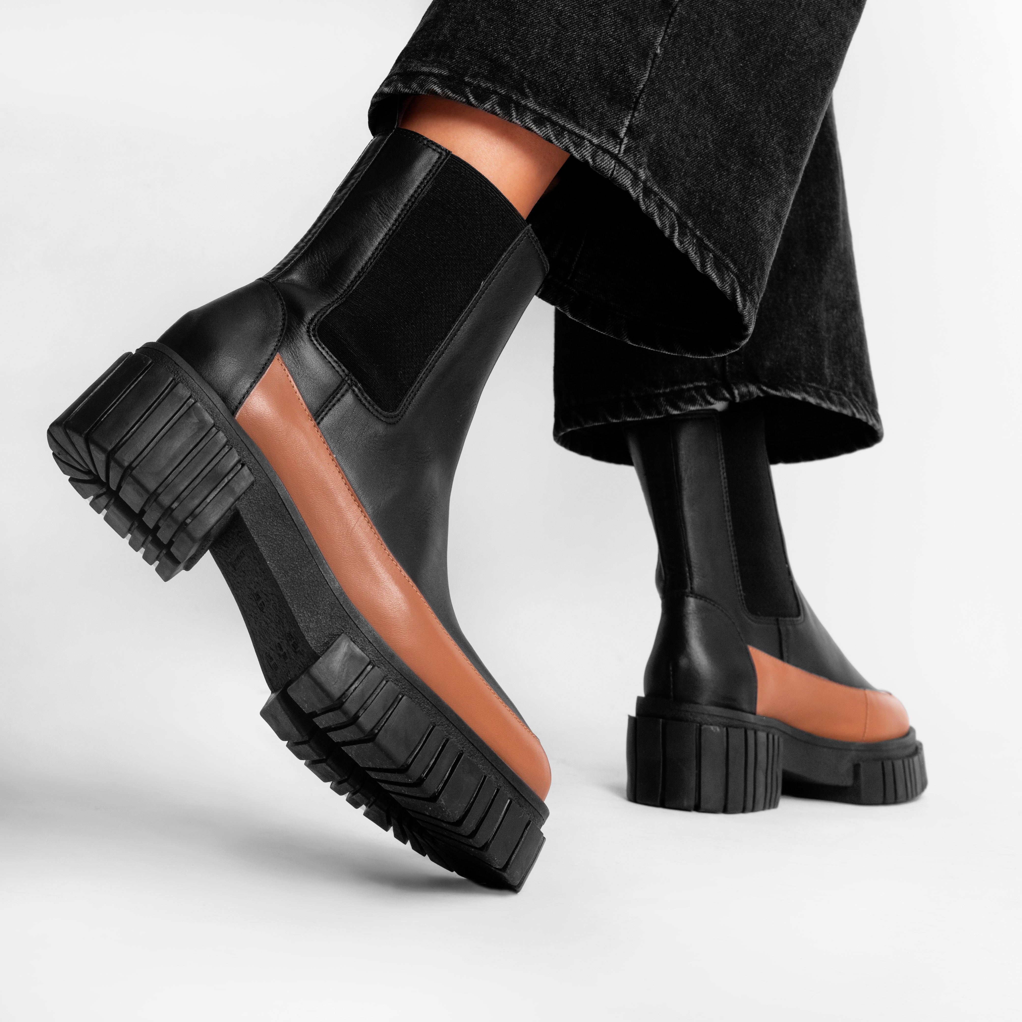 Bota Celina Black Camelo