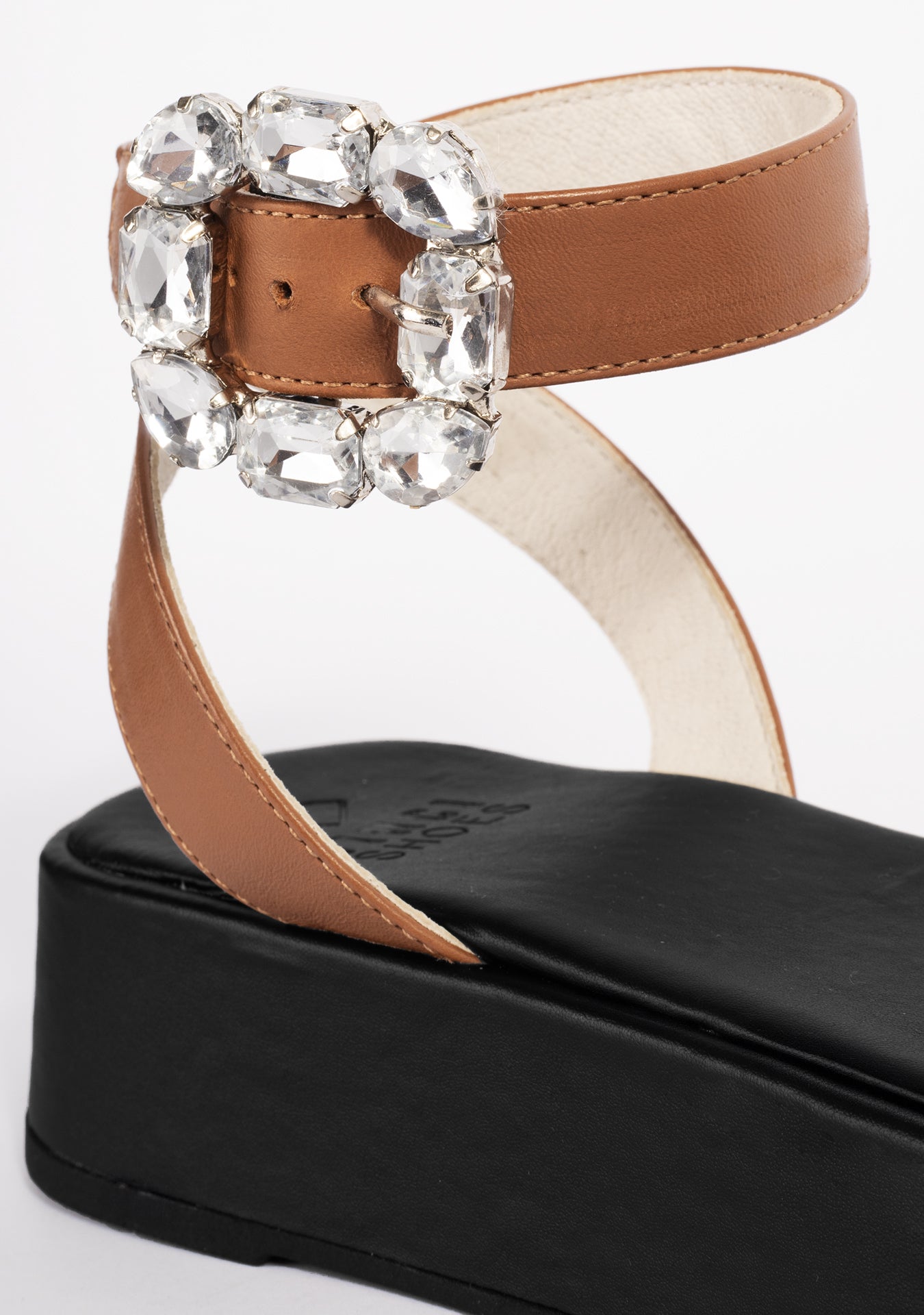 Flatform Lavinia Camelo