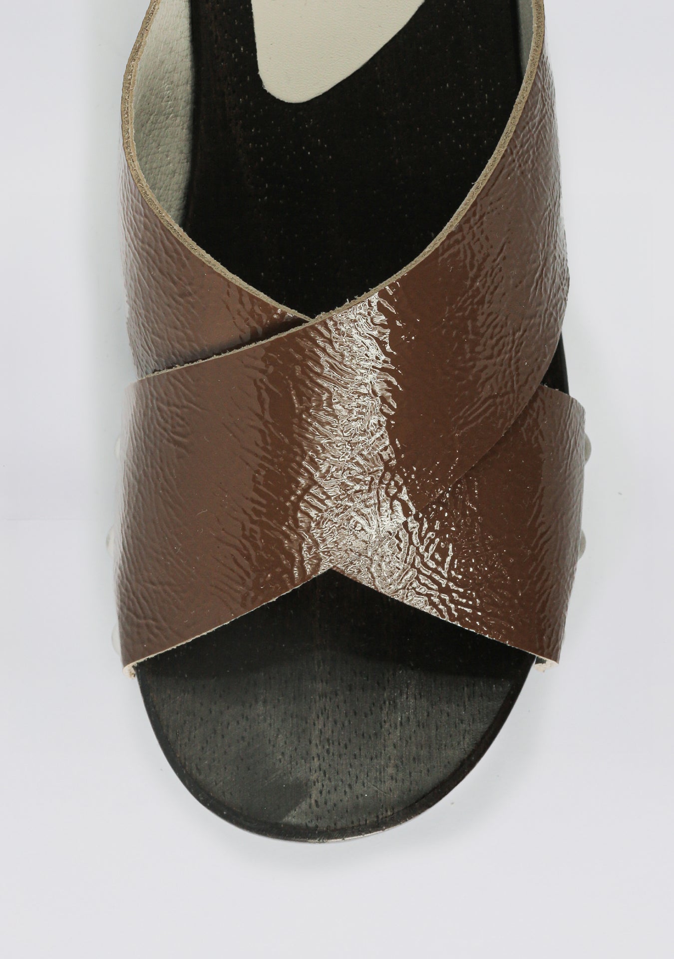 Tamanco Clog Mikaela Shiny Camelo
