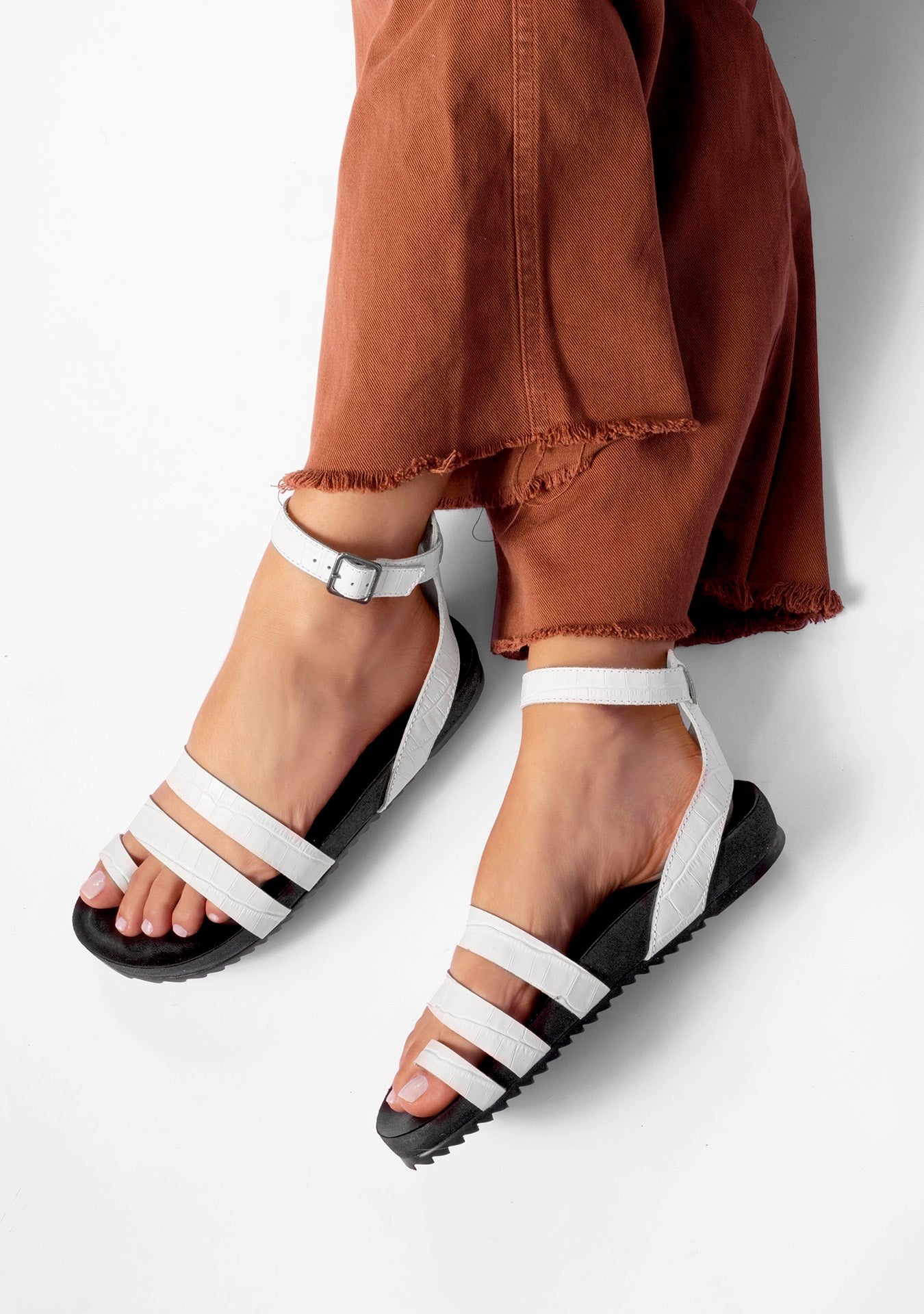 Flat Hannah White