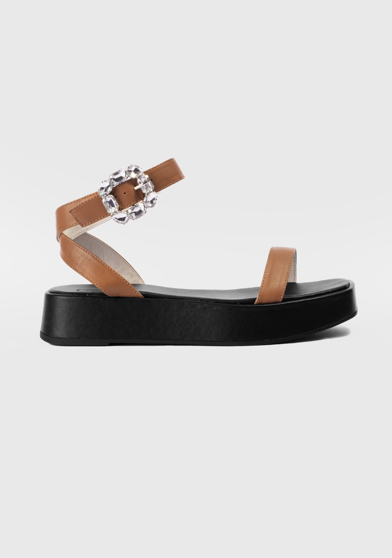 Flatform Lavinia Camelo