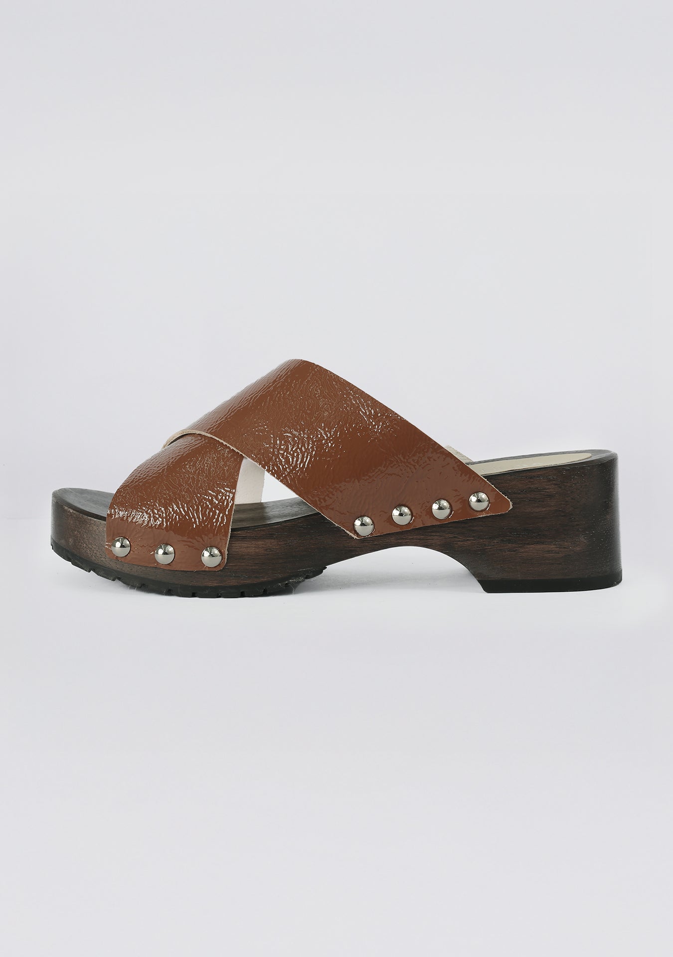 Tamanco Clog Mikaela Shiny Camelo